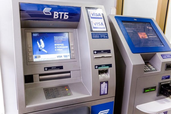 Сколько денег максимально можно снять в банкомате ВТБ