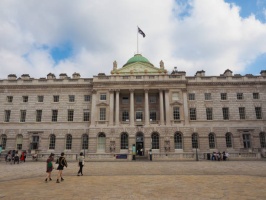 В британский парламент внесли резолюцию, которая предостерегает от массовой слежки за банковскими счетами