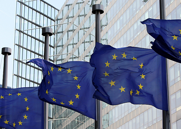 Европейская комиссия снижает стоимость трансграничных платежей