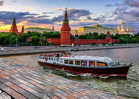 Прогулки по Москве-реке все чаще оплачивают банковскими картами или смартфонами