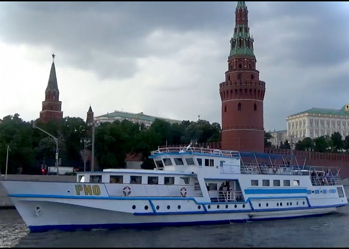 Прогулки по Москве-реке можно оплатить безналично на теплоходе