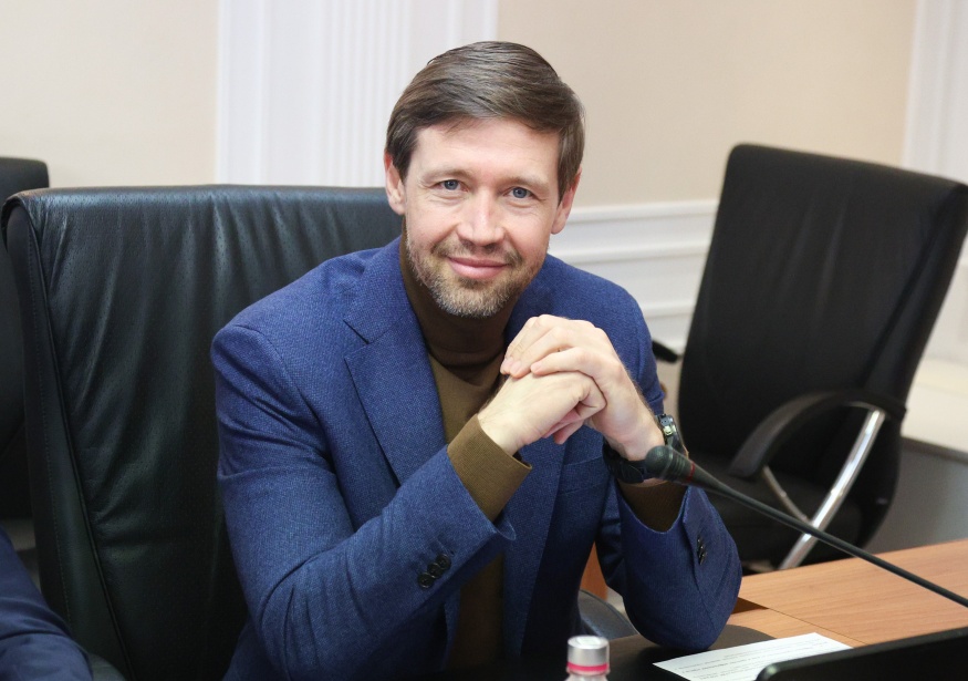 Российский сенатор Артем Шейкин предложил создать систему контроля IMEI-кодов смартфонов Российский сенатор Артем Шейкин предложил создать систему контроля IMEI-кодов смартфонов
