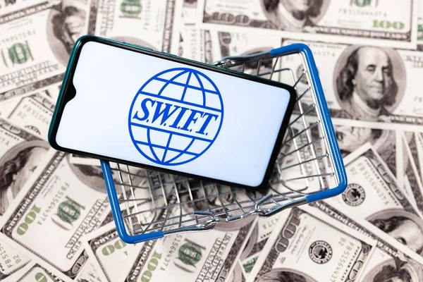 Три белорусских банка могут отключить от SWIFT