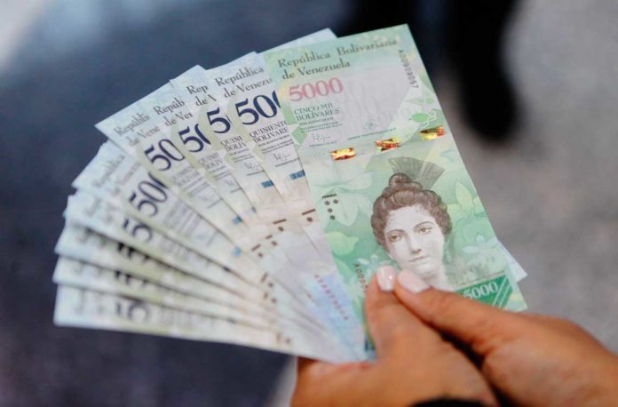Венесуэла вводит в оборот новые денежные купюры