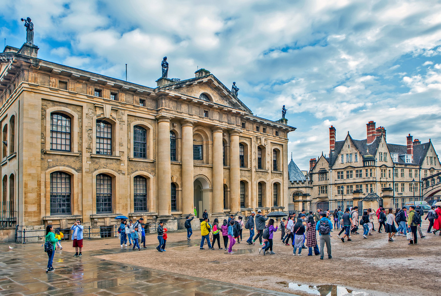 Оксфордский университет и Швейцарский инвестиционный банк UBS открывают исследовательский центр в области ИИ