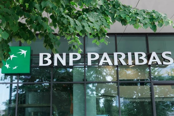 Зарубежные банки BNP Paribas и SEB останавливают свою деятельность в России