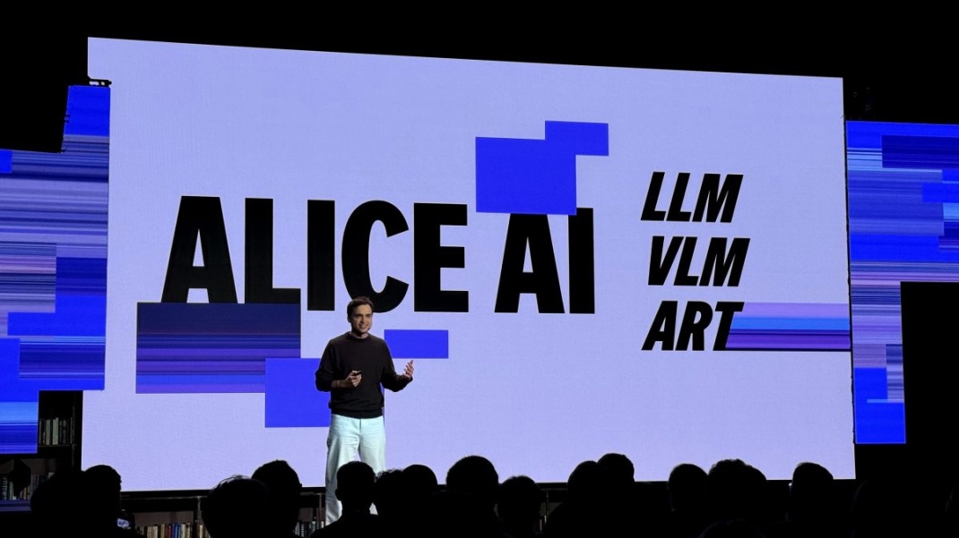 Яндекс представил новую универсальную нейросеть с памятью Алиса AI