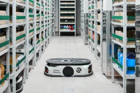 «Яндекс Роботикс» и «Яндекс Лавка» запустили первый роботизированный даркстор