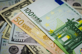 В июне доллары обменивали в 2,4 раза чаще, чем евро