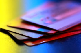 Количество кредитных карт на руках у клиентов в апреле сократилось на 2 млн