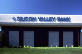 Руководство связанного с Silicon Valley Bank инвестбанка выкупит бизнес компании