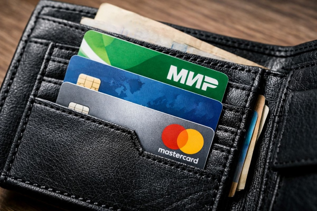 Большинство жителей России одновременно пользуются несколькими банками