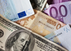 Россияне из-за ослабления рубля стали продавать запасы валюты