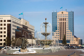 Казахстан не ограничивает банковские операции в рублях