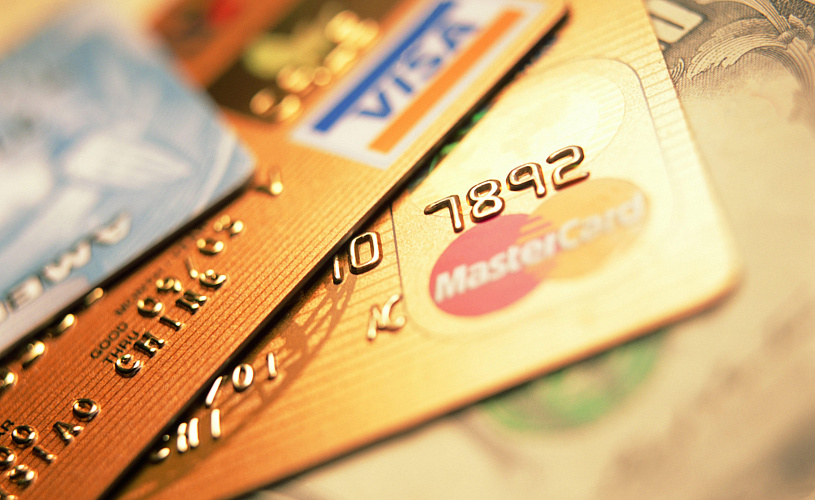 Выдача кредитных карт в феврале упала на 5% год к году