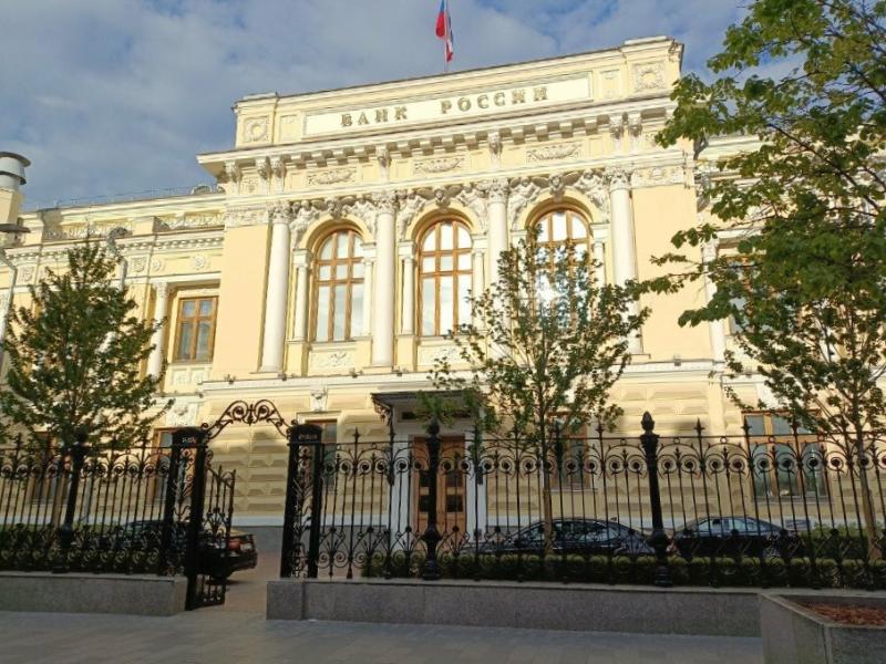 Центробанк снизил ключевую ставку до 15,5%