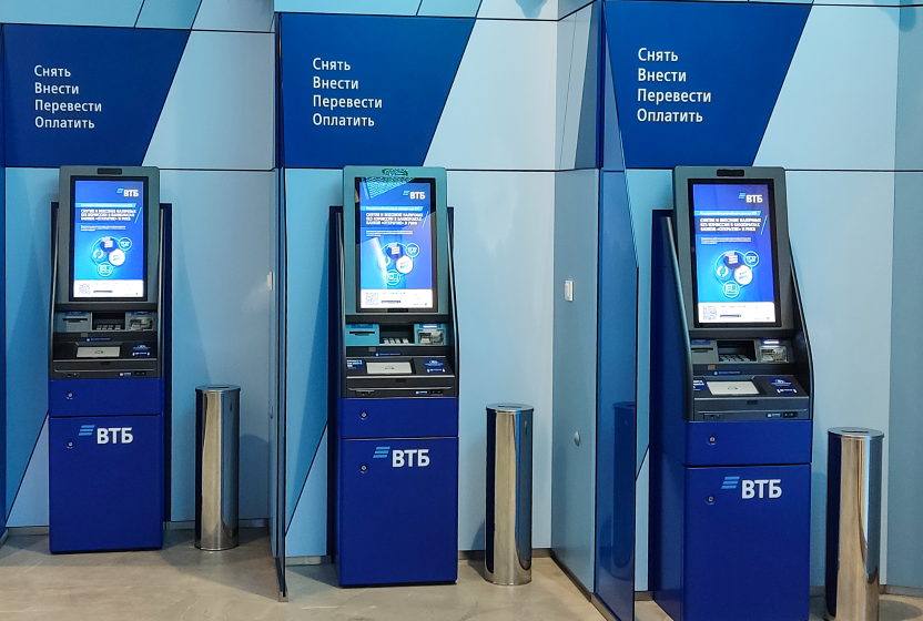 Клиенты ВТБ смогут перевести пенсию в банкоматах сети