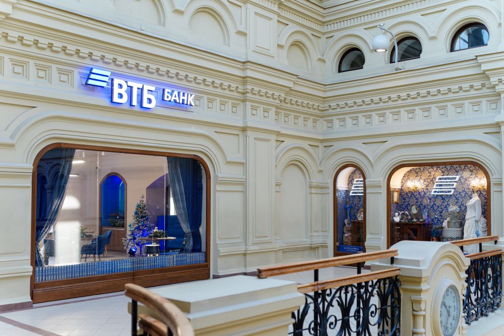 ВТБ открыл обновленный офис в ГУМе