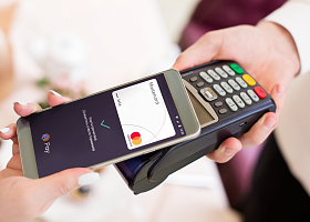 Клиенты банка УБРиР теперь могут оплачивать покупки с помощью сервиса Кошелёк Pay
