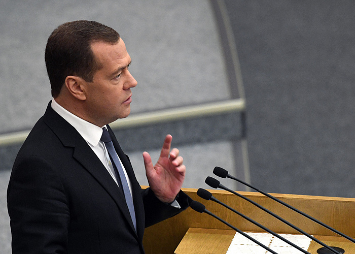 Медведев: санкции США против банковского сектора РФ означают торговую войну