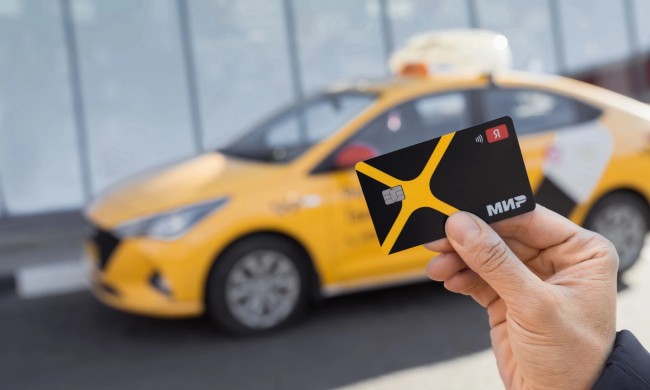 «Яндекс Такси» выпустил дебетовую карту «Мир» для водителей-партнёров