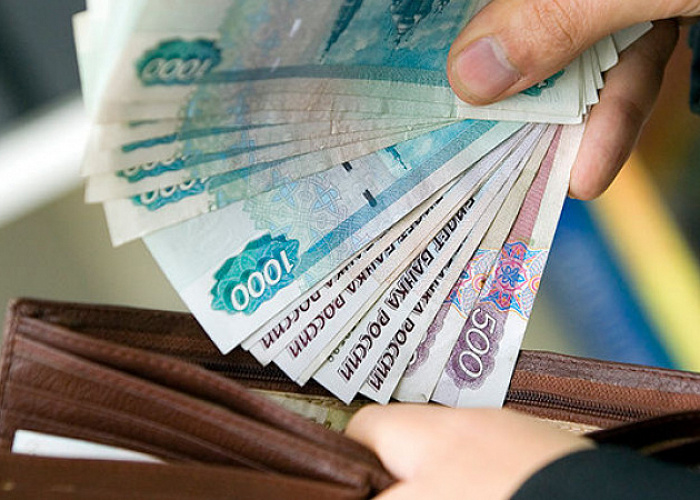Оплата покупок наличными среди россиян сократилась вдвое