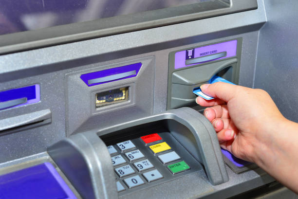 Число установленных в России банкоматов продолжит расти