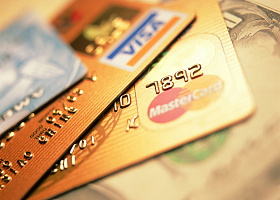 Выдача кредитных карт в феврале упала на 5% год к году