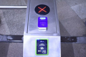 В Ташкентском метро появились валидаторы для оплаты проезда с iPhone 