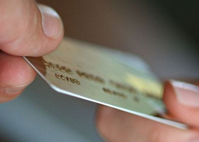 Каждый десятый владелец кредитной карты не успевает погасить задолженность в льготный период