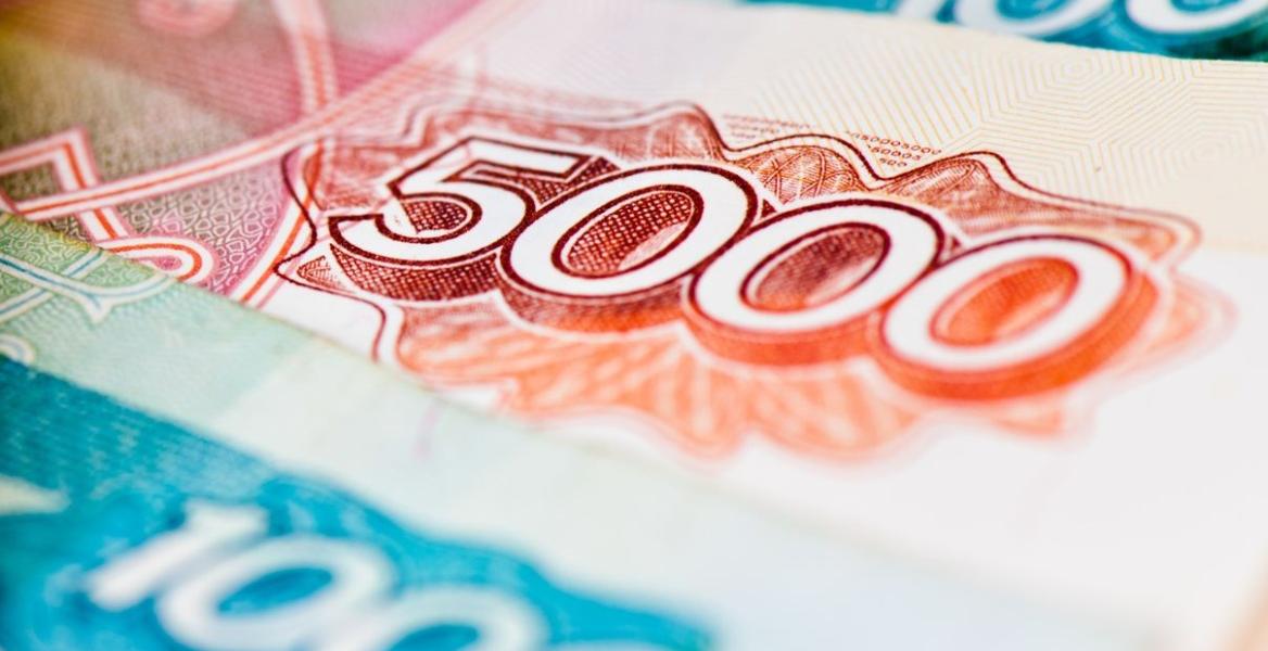 Россияне сняли 28 млрд рублей в магазинах в первом полугодии 2025 года