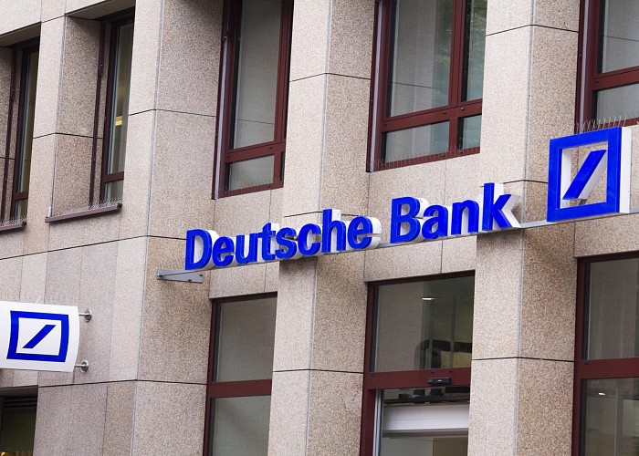 Deutsche Bank выдаст персоналу брендированные медицинские маски