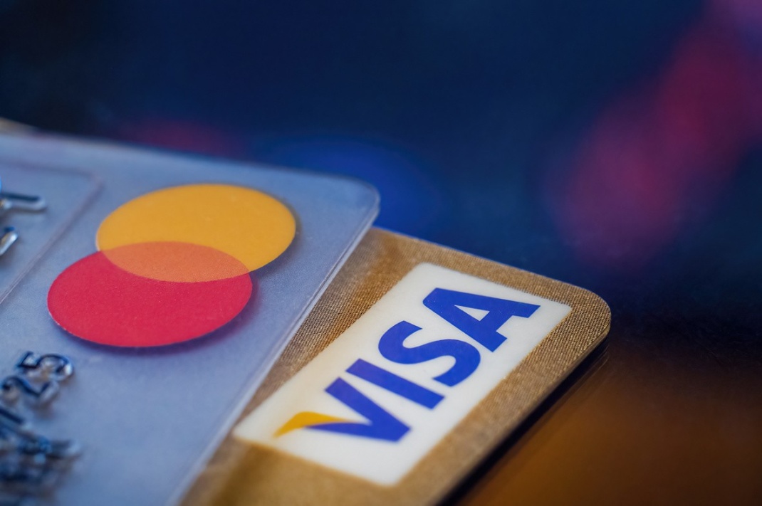 Доля Visa и Mastercard в России упала ниже 17%