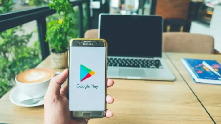 Google Play удалил приложения некоторых попавших под санкции российских банков