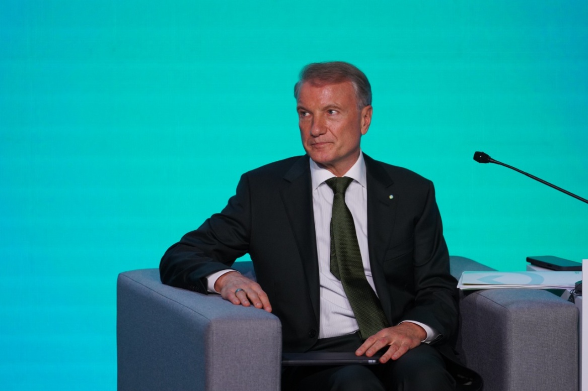 Сбер планирует сократить до 20% неэффективных сотрудников