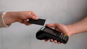 Банковская карта и телефон остаются самыми популярными инструментами расчетов. Результаты ПЛАС-Опроса от 17 сентября