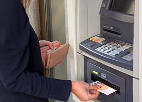 Почти половина банкоматов поддерживает cash-in