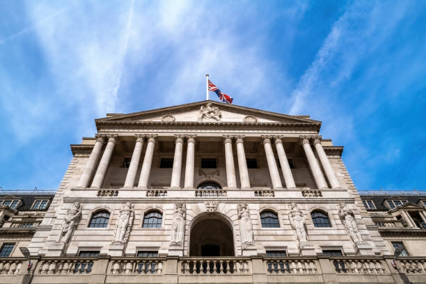Банк Англии повысил учетную ставку до 4,5 %