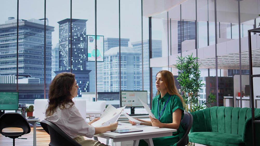 Крупные российские банки сокращают штат, но поднимают зарплаты