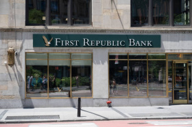 First Republic Bank попробует продать часть активов по завышенной цене
