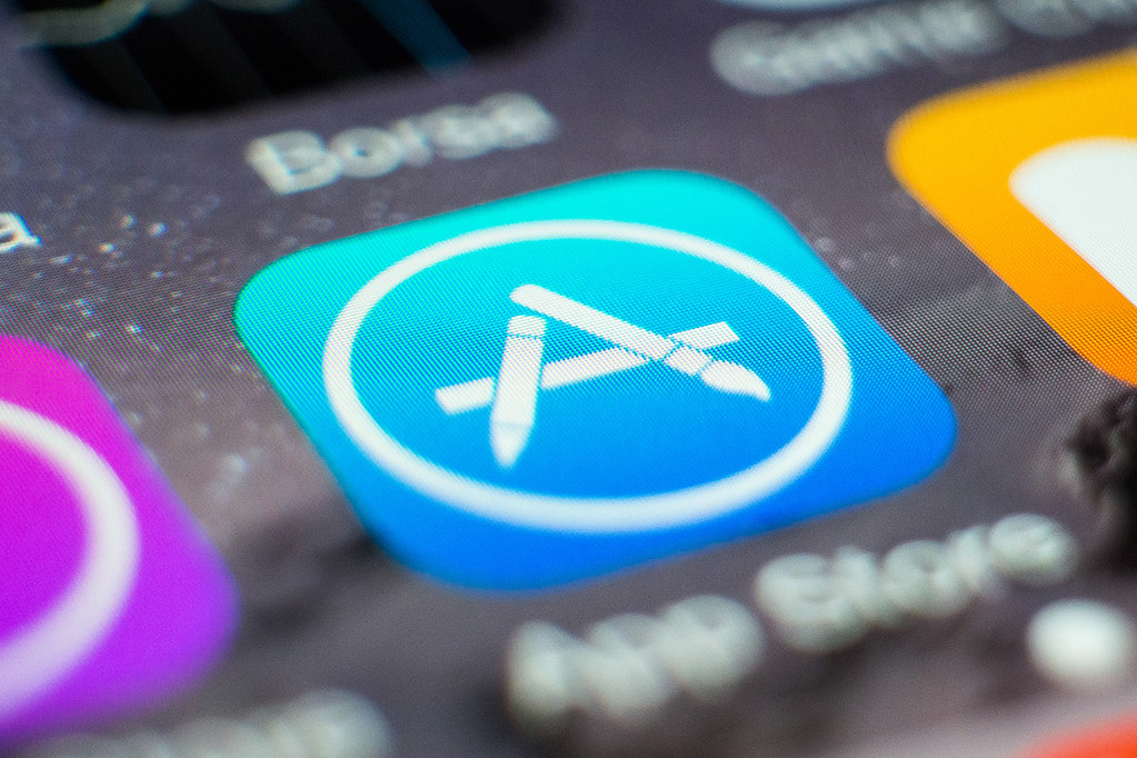 Банки маскируют свои приложения в App Store под сторонние названия