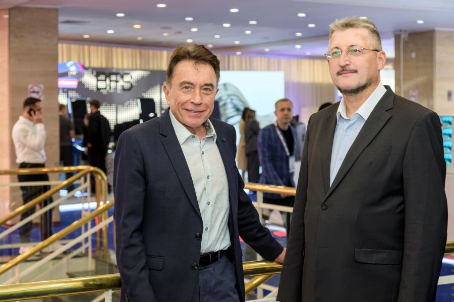 Роман Прохоров, глава АФИ, об итогах сентябрьского ПЛАС-Форума: «Главная задача — не бояться цифрового рубля, а научиться на нем зарабатывать» Роман Прохоров, глава АФИ, об итогах сентябрьского ПЛАС-Форума: «Главная задача — не бояться цифрового рубля, а научиться на нем зарабатывать»