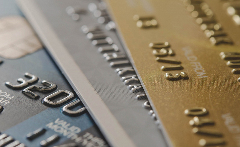 Средний размер лимитов по кредитным картам в январе вырос в годовом выражении на 6,2%