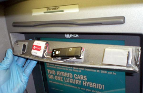 В США грабители с помощью высоких технологий украли из банкоматов более 400 тыс. долл. США