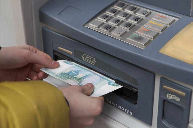 Банк Русский Стандарт изучил каналы пополнения счетов в зависимости от возраста