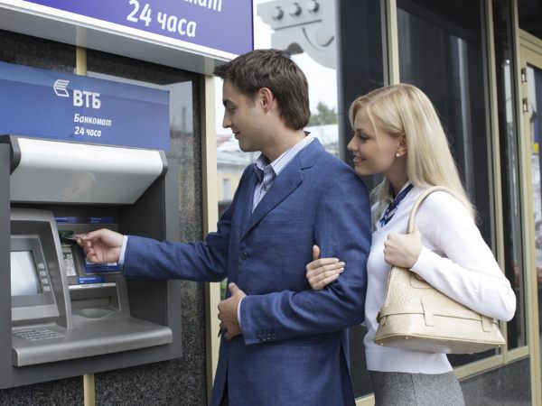 Клиенты ВТБ могут оформить депозиты в банкоматах