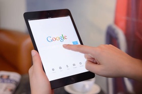Google подает в суд на криптомошенников, использующих Play Store, чтобы заманить жертв