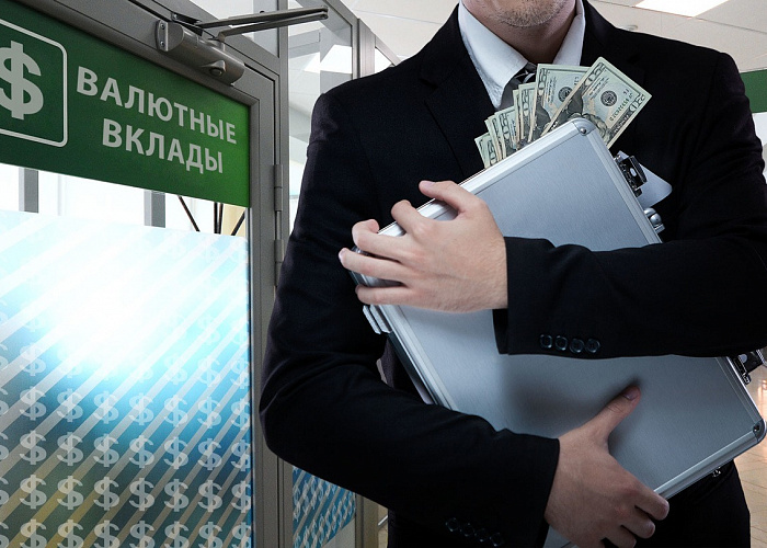 В России возобновился отток валютных вкладов