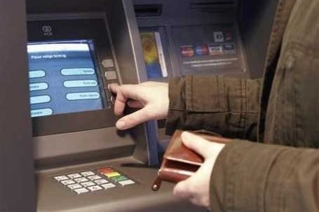 Русский Стандарт изучил операции снятия наличных с карт сторонних банков в своих банкоматах