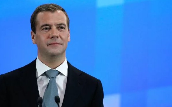 Медведев: необходимо усилить ответственность субъектов РФ за нарушение финдисциплины